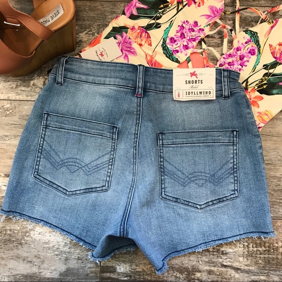 NWT IDYLLWIND JEAN SHORTS! - Picture 4 of 4